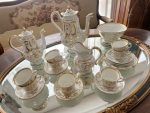 Ekskluzīvs Porcelāna Kafijas un Tējas Servīzes Komplekts 8 Personām — Historisma stilā, (Elegant Antique Porcelain Tea Service for Eight — Historism Style) (5146)