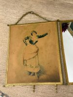 3 daļīgs atverams, sens spogulis ar zīmējumiem, spogulis ir piekarināms pie sienas ar ķēdīti, neliela izmēra (60950) - Image 9