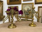 Piecszaru Baznīcas Kandelabru Pāris ar Fleur-de-Lis un Gotiskajām Kroņu Kausiem — Neogotika, Beļģija/Francija, ap 1860–1890 (6104)