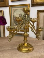Piecszaru Baznīcas Kandelabru Pāris ar Fleur-de-Lis un Gotiskajām Kroņu Kausiem — Neogotika, Beļģija/Francija, ap 1860–1890 (6104) - Image 2