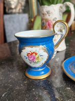 Lyxig porslinskopp med fat och blomstermotiv – Andra kejsardömet-stil, koppen har en hårfin spricka (6812) - Bild 3