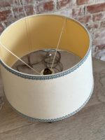 Galda Lampa ar Skaistu Fajansu un Misiņa Detalizāciju Pamatnē, Neliela Izmēra (5600) - Image 10