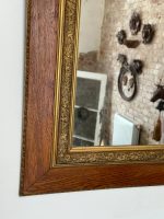 Ozolkoka sienas spogulis ar zeltītu dekoratīvo rāmi — Bīdermeijera stilā (Antique Oak Wall Mirror with Gilt Border in Biedermeier Style) (4637) - Image 9