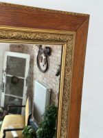 Ozolkoka sienas spogulis ar zeltītu dekoratīvo rāmi — Bīdermeijera stilā (Antique Oak Wall Mirror with Gilt Border in Biedermeier Style) (4637) - Image 5