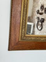 Ozolkoka sienas spogulis ar zeltītu dekoratīvo rāmi — Bīdermeijera stilā (Antique Oak Wall Mirror with Gilt Border in Biedermeier Style) (4637) - Image 11