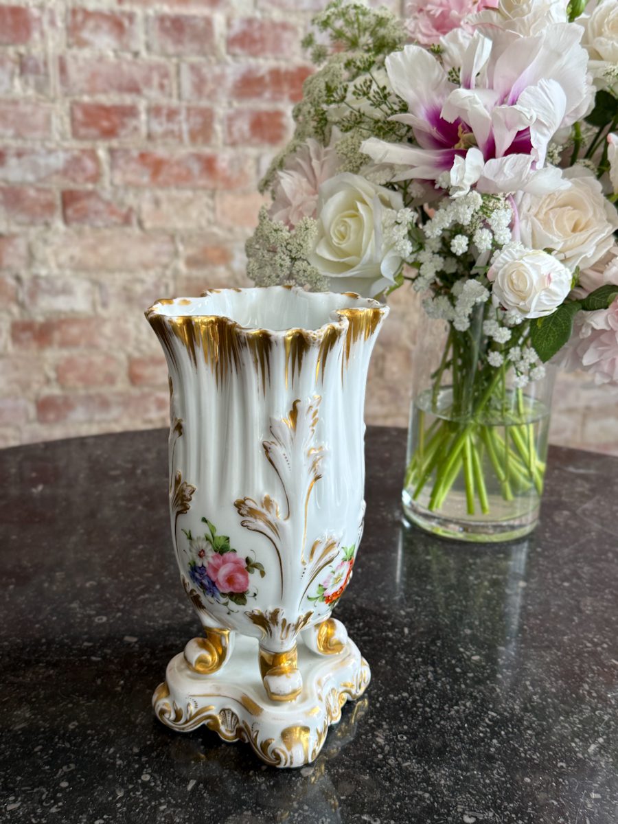 porcelāna vāze ar ziedu motīviem, vidēji maza izmēra (6935) - Image 1