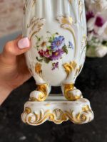 porcelāna vāze ar ziedu motīviem, vidēji maza izmēra (6935) - Image 3