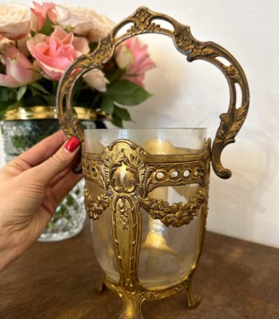 Antik glas slikskål i messing med hank - Historisme stil