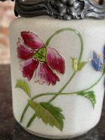 Antīks apgleznots stikla cepumu trauks ar ziediem un metāla rokturi — secesijas stilā (antique biscuit jar) (6936) - Image 7