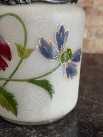 Antīks apgleznots stikla cepumu trauks ar ziediem un metāla rokturi — secesijas stilā (antique biscuit jar) (6936) - Image 6