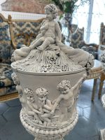 Liela Dekoratīvā Vāze ar Vāku un Enģeļu- Putti Skulptūru — Neoklasicisms, 20.gs. (4129) - Image 8