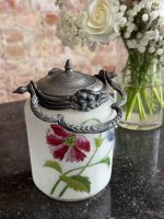 Antīks apgleznots stikla cepumu trauks ar ziediem un metāla rokturi — secesijas stilā (antique biscuit jar) (6936) - Image 2