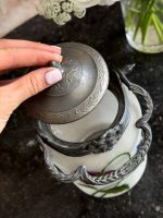 Antīks apgleznots stikla cepumu trauks ar ziediem un metāla rokturi — secesijas stilā (antique biscuit jar) (6936) - Image 8