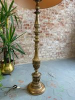 Ļoti liela metāla stāvlampa neoklasicisma stilā ar ļoti smalku detalizāciju (Monumental Neoclassical Metal Floor Lamp) (3496) - Image 2