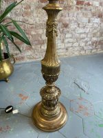 Ļoti liela metāla stāvlampa neoklasicisma stilā ar ļoti smalku detalizāciju (Monumental Neoclassical Metal Floor Lamp) (3496) - Image 8