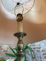 Ļoti liela metāla stāvlampa neoklasicisma stilā ar ļoti smalku detalizāciju (Monumental Neoclassical Metal Floor Lamp) (3496) - Image 14