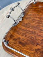 Antīka ozolkoka paplāte ar apsudrabotiem rokturiem un iniciāļiem — Viktorijas laikmeta stils (antique wooden serving tray with handles) (4736) - Image 10