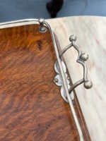 Antīka ozolkoka paplāte ar apsudrabotiem rokturiem un iniciāļiem — Viktorijas laikmeta stils (antique wooden serving tray with handles) (4736) - Image 12