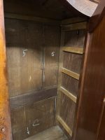 Koka, Drēbju Skapis ar Ļoti Grezniem Kokgriezumiem Skapja Augšpušē, Liela Izmēra, Ir Izjaucams (5155) - Image 16