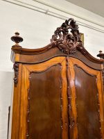 Koka, Drēbju Skapis ar Ļoti Grezniem Kokgriezumiem Skapja Augšpušē, Liela Izmēra, Ir Izjaucams (5155) - Image 5
