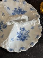 porcelāna trio trauks, balts ar ziliem zied motīviem, vidēja izmēra (7250) - Image 2
