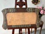 Grezns jūgendstila koka rāmis ar stiklu un reljefu misiņa apdari — antikārs, (Antique art nouveau wooden frame with brass overlay) (5025) - Image 2