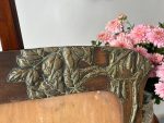 Grezns jūgendstila koka rāmis ar stiklu un reljefu misiņa apdari — antikārs, (Antique art nouveau wooden frame with brass overlay) (5025) - Image 8