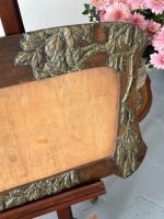Grezns jūgendstila koka rāmis ar stiklu un reljefu misiņa apdari — antikārs, (Antique art nouveau wooden frame with brass overlay) (5025) - Image 4