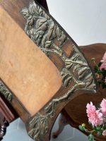 Grezns jūgendstila koka rāmis ar stiklu un reljefu misiņa apdari — antikārs, (Antique art nouveau wooden frame with brass overlay) (5025) - Image 6