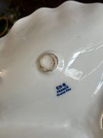 porcelāna trio trauks, balts ar ziliem zied motīviem, vidēja izmēra (7250) - Image 12