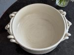 Liela krēmkrāsas fajansa bļoda ar maskaroniem- Historisma stilā (Large Antique Faience Bowl) (6970) - Image 10