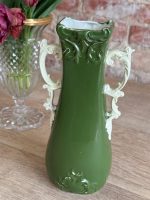 Zaļbalta keramikas vāze ar Rokoko dāmas reljefu — Historisms / Agrīnais Jūgendstils (Green and White Ceramic Vase with Rococo Lady Relief) (5541) - Image 7