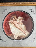 ierāmēts šķīvis zelta krāsas rāmī ar stiklu, liekams pie sienas, maza izmēra (6991) - Image 6