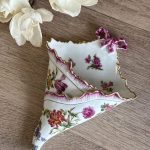 Antīka franču porcelāna sienas vāze ar ziedu motīviem (J. Golse, Châteauroux), Neliela Izmēra (5620)