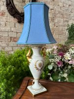 Porcelāna Galda Lampa ar Gulbjiem (3651) - Image 2