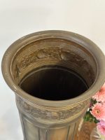Trauks Lietussargiem ar Rožu Motīviem, Liela Izmēra, Vidēji Smags Pēc Svara (5047) - Image 9