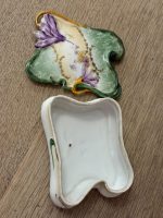 Ekskluzīva antīka Jūgendstila porcelāna dārglietu lādīte "Skaistās dārza rozes" — ap 1900. gadu (Skaistā laikmeta / Jūgendstila pārejas periods), viegla pēc svara (6097) - Image 5