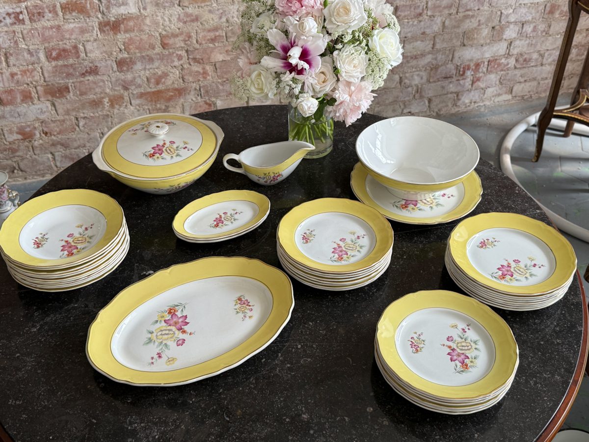 IMG_4781 Large 24-piece dinner service with yellow borders and floral motifs