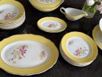 Liela pusdienu servīze, dzeltena ar ziediem — Vintage fajanss (Large Dinner Service) (6984) - Image 6