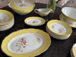 Liela pusdienu servīze, dzeltena ar ziediem — Vintage fajanss (Large Dinner Service) (6984) - Image 8