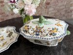 Liels Gien fajansa terīnes ar paplāti komplekts (Large Gien Faience Tureen) (6938) - Image 8