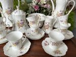 Grezns un Liels Limožas Porcelāna Kafijas un Tējas Servīzes Komplekts (fine antique French Limoges porcelain set) — Historisma stilā, (3655) - Image 2