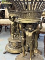 Pāris Misiņa Korbej ar Enģeļiem vai"Putti" — Empire un Neoklasicisms, Francija, ap 1850.–1900. Bronzas Figūras - Puķpodi, 2gab, Liela Izmēra (4311) - Image 6