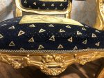 Zeltēts Luija XV salona komplekts ar ziedu gobelēnu, liela izmēra sofa + 2 lieli krēsli ar roku balstiem, (224) - Image 7