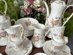 Grezns un Liels Limožas Porcelāna Kafijas un Tējas Servīzes Komplekts (fine antique French Limoges porcelain set) — Historisma stilā, (3655) - Image 5