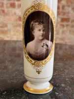 porcelāna vāze ar portretu, maza izmēra (7230) - Image 4