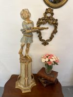 Træfigur - Pige med Bakke, Mellemstor, Mellemvægtig (4558)