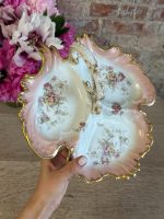 Porcelāna šķīvis ar ziedu motīviem, šķīvim ir rokturis un trīs nodalījumi (5755) - Image 10