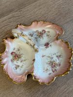 Porcelāna šķīvis ar ziedu motīviem, šķīvim ir rokturis un trīs nodalījumi (5755) - Image 2