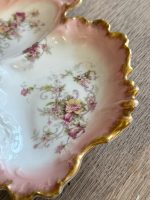 Porcelāna šķīvis ar ziedu motīviem, šķīvim ir rokturis un trīs nodalījumi (5755) - Image 5